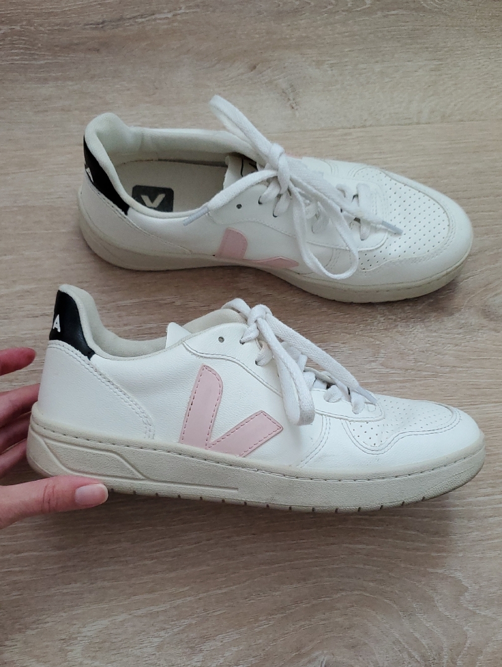Veja White Black Petal Pink Low Top Sneakers Sz7